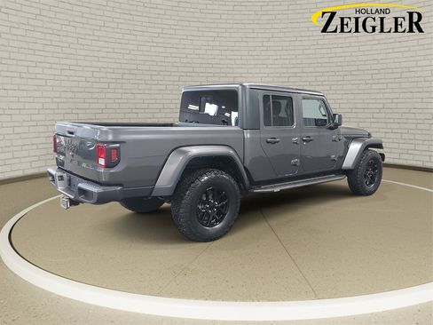Used 2022 Jeep Gladiator Sport image 5