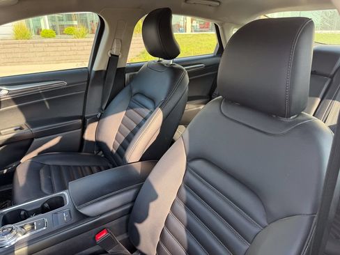 Used 2019 Ford Fusion SEL FWD image 10
