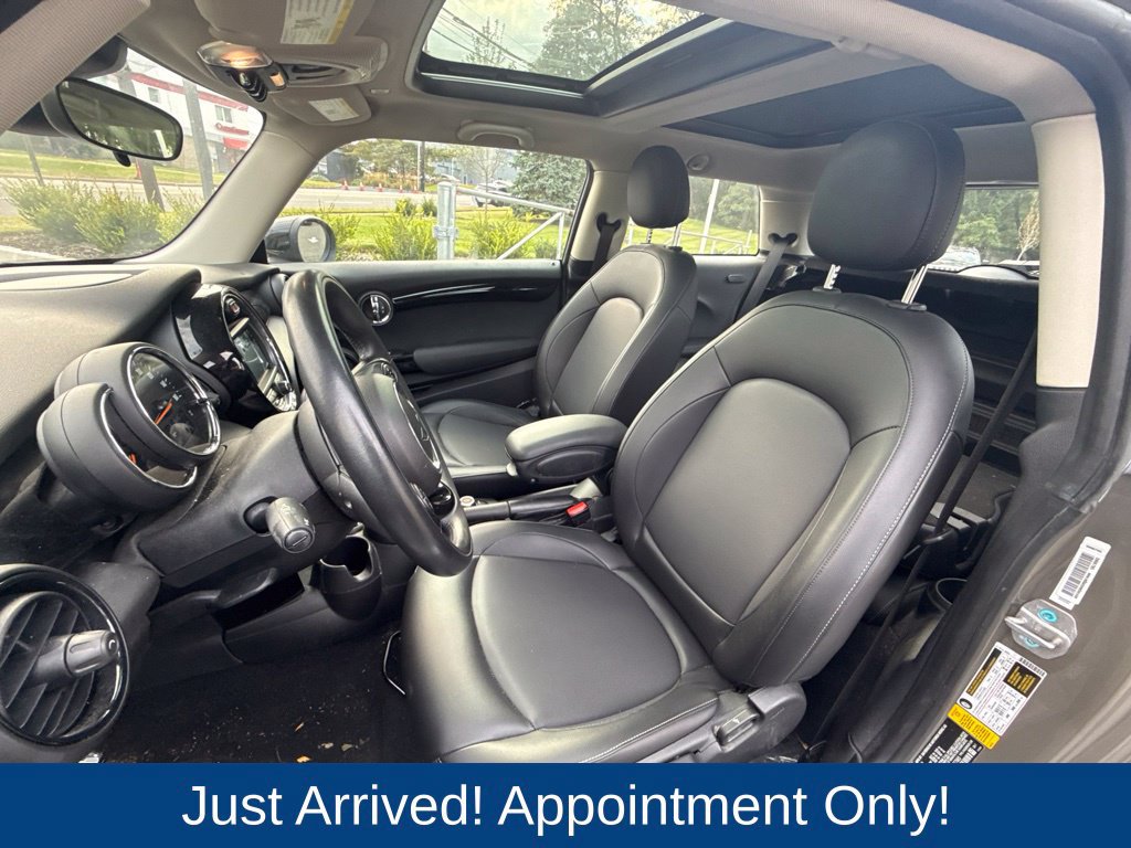 Used 2021 MINI Cooper 2-Door Hardtop FWD image 9