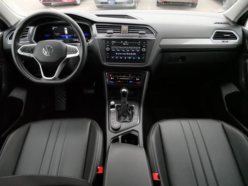 Certified 2023 Volkswagen Tiguan SE image 10