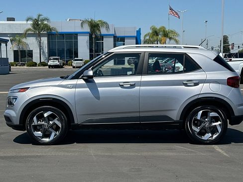 Used 2025 Hyundai Venue SEL FWD image 8