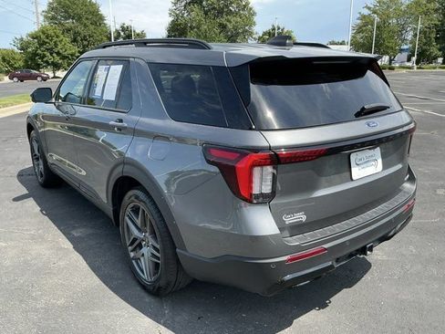 Used 2025 Ford Explorer ST-Line w/ ST-Line Street Pack AWD/4WD image 9