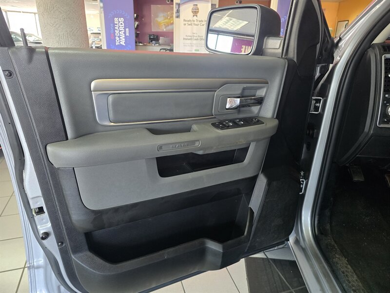 Used 2020 RAM 1500 Classic SLT AWD/4WD image 7