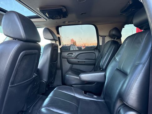 Used 2009 GMC Yukon XL SLT w/ SLT Chrome Edition image 11