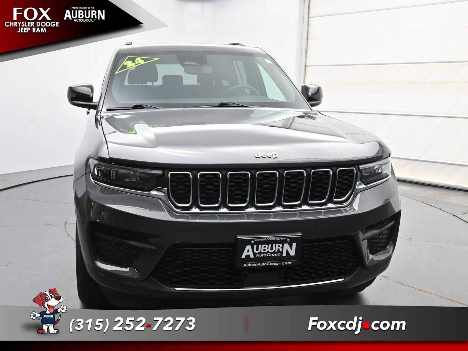 Used 2024 Jeep Grand Cherokee Laredo X w/ Luxury Tech Group I AWD/4WD image 3