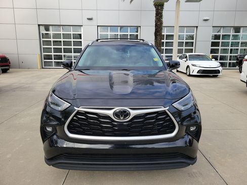 Used 2023 Toyota Highlander XLE FWD image 9