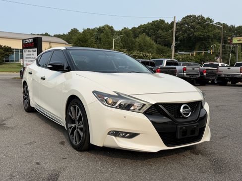 Used 2017 Nissan Maxima 3.5 SL FWD image 4