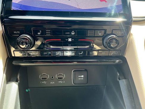 Used 2024 Jeep Grand Cherokee Limited AWD/4WD image 16