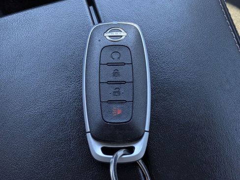 Used 2023 Nissan Rogue SV image 30