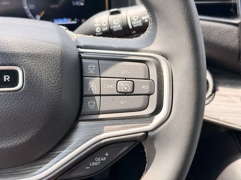 Used 2024 Jeep Wagoneer Series III AWD/4WD image 27