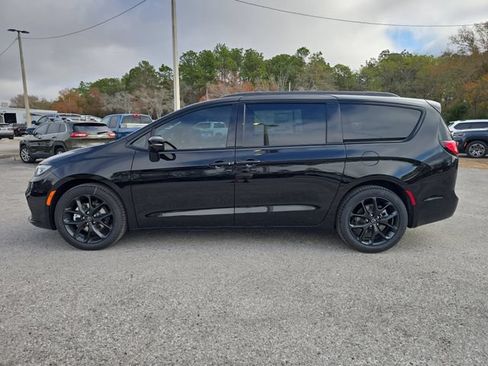 New 2026 Chrysler Pacifica Limited w/ S Appearance Package FWD image 6