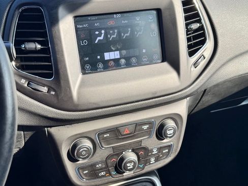 Used 2019 Jeep Compass Latitude w/ Popular Equipment Group AWD/4WD image 15