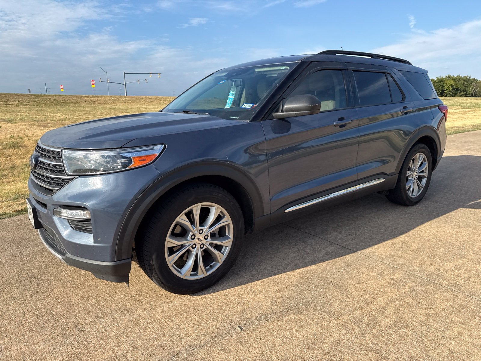 Used 2021 Ford Explorer XLT w/ Equipment Group 202A RWD image 23
