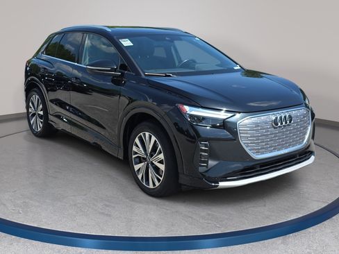Used 2023 Audi Q4 e-tron Premium Plus w/ Premium Plus RWD image 3