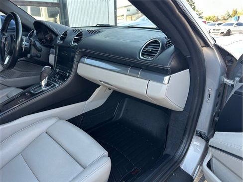 Used 2017 Porsche 718 Cayman RWD image 44