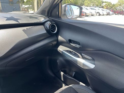 Used 2019 Nissan Kicks SV image 14