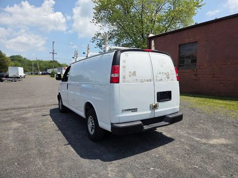 Used 2016 Chevrolet Express 2500 RWD image 4