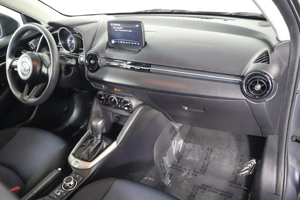 Used 2019 Toyota Yaris L FWD image 15