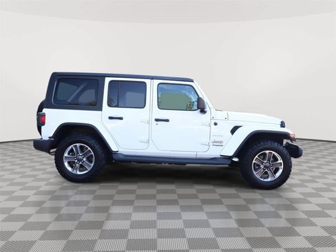 Used 2020 Jeep Wrangler Unlimited Sahara w/ Cold Weather Group AWD/4WD image 8