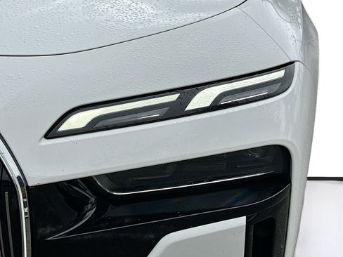 Used 2024 BMW 740i image 32