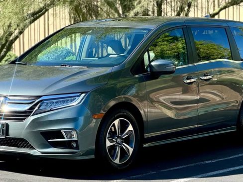 Used 2018 Honda Odyssey Touring image 3