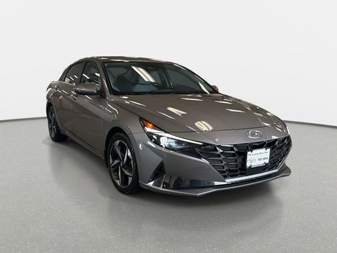 Used 2023 Hyundai Elantra Limited image 3