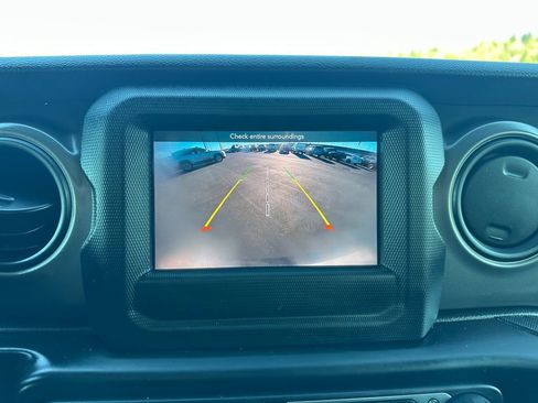 Used 2023 Jeep Wrangler Sport S image 17