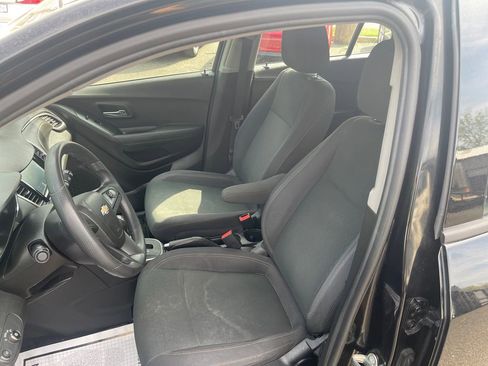 Used 2017 Chevrolet Trax LS FWD image 12