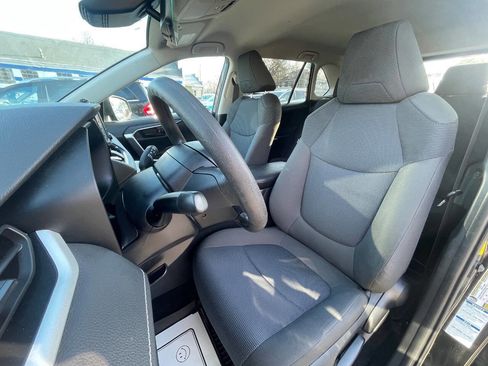 Used 2022 Toyota RAV4 LE image 11