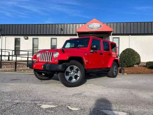 Used 2017 Jeep Wrangler Unlimited Sahara image 3