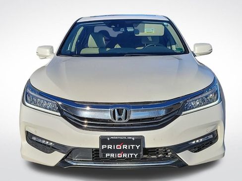 Used 2017 Honda Accord Touring image 6