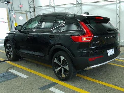 Used 2024 Volvo XC40 B5 Plus image 2