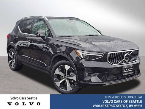 Used 2025 Volvo XC40 B5 Plus w/ Protection Package Premier image 1