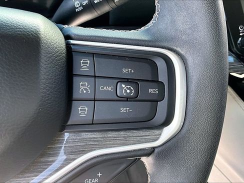 Used 2022 Jeep Wagoneer Series III w/ Flexible Seating Group RWD image 12
