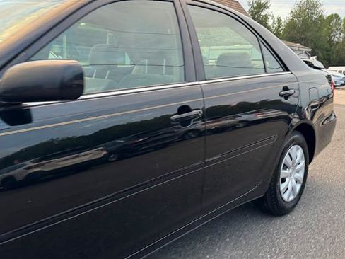 Used 2005 Toyota Camry LE FWD image 13