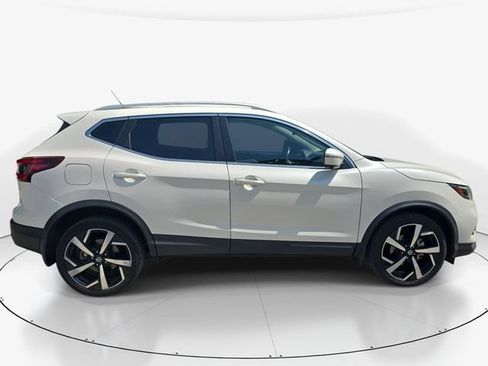 Used 2022 Nissan Rogue Sport SL w/ Premium Package FWD image 4