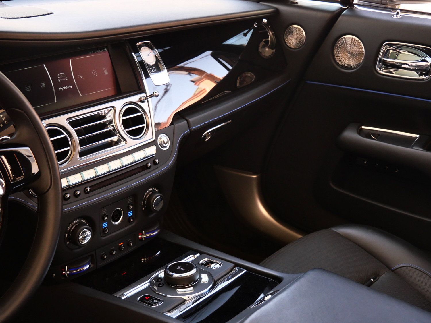 Certified 2018 Rolls-Royce Dawn RWD image 31