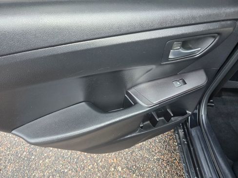 Used 2016 Toyota Camry SE image 36