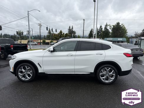 Used 2025 BMW X4 xDrive30i AWD/4WD image 2