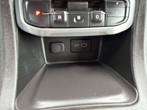 Used 2023 GMC Acadia SLE w/ Driver Convenience Package image 21