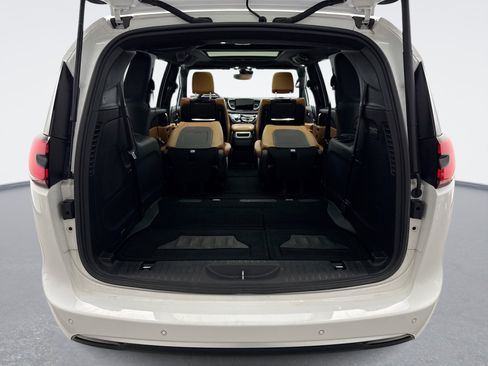 Used 2021 Chrysler Pacifica Pinnacle image 26