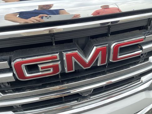 Used 2023 GMC Acadia SLT w/ Technology Package FWD image 31