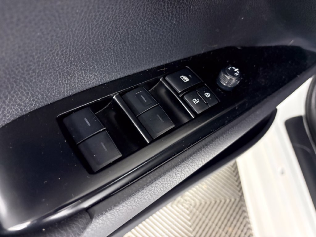 Used 2026 Toyota Camry SE AWD/4WD image 13