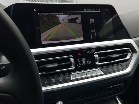 Used 2023 BMW 430i Convertible w/ Premium Package image 18