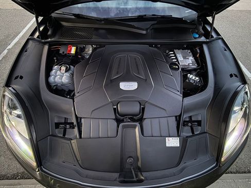 Used 2020 Porsche Cayenne S w/ Premium Package image 53