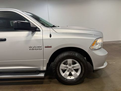 Used 2017 RAM 1500 Express RWD image 34