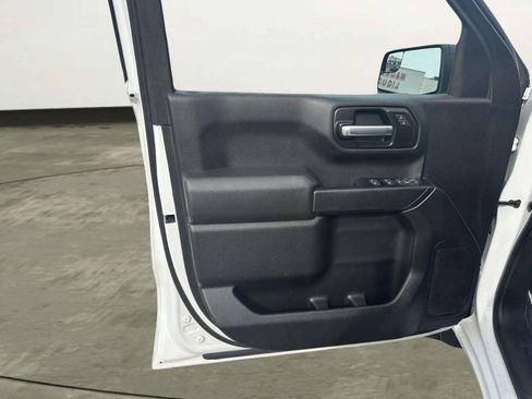 Used 2019 Chevrolet Silverado 1500 Custom w/ Custom Convenience Package AWD/4WD image 11