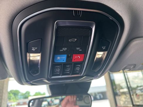 Used 2021 Jeep Grand Cherokee L Limited AWD/4WD image 16