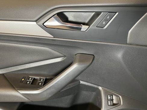 Used 2021 Volkswagen Jetta SE w/ SE Cold Weather Package image 19