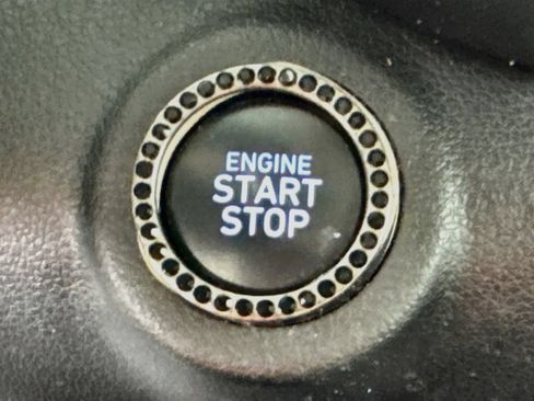Used 2024 Hyundai Venue SEL FWD image 34